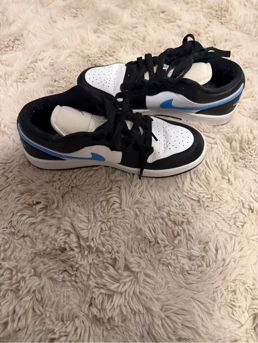 Wmns Air Jordan 1 Low 'Black University Blue - Picture 2 of 3